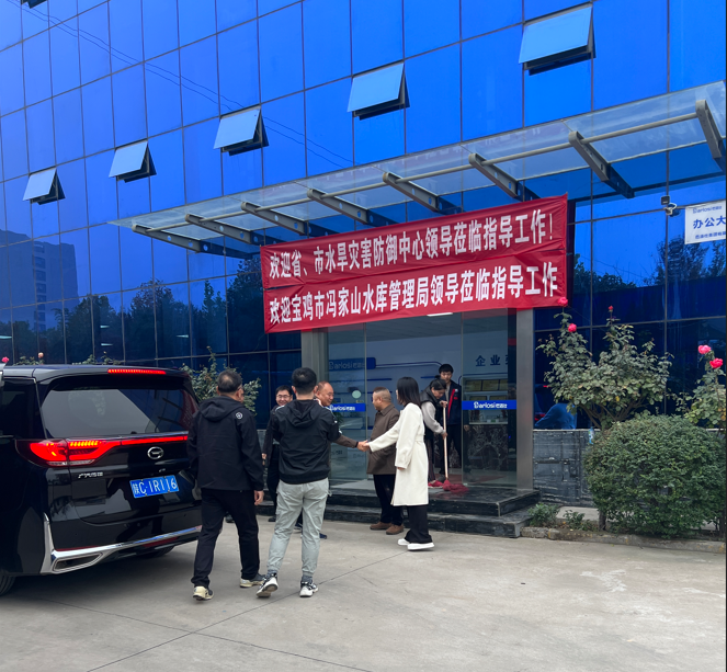 陜西水利領(lǐng)導(dǎo)考察清淤機(jī)器人，探索水庫(kù)治理新路徑